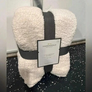 NWT Twin/Twin XL Cozy Chenille Bed Blanket
White -‎ Threshold
